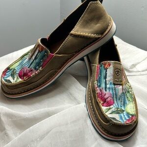 Ariat Loafers Floral Cactus Print size 8.5